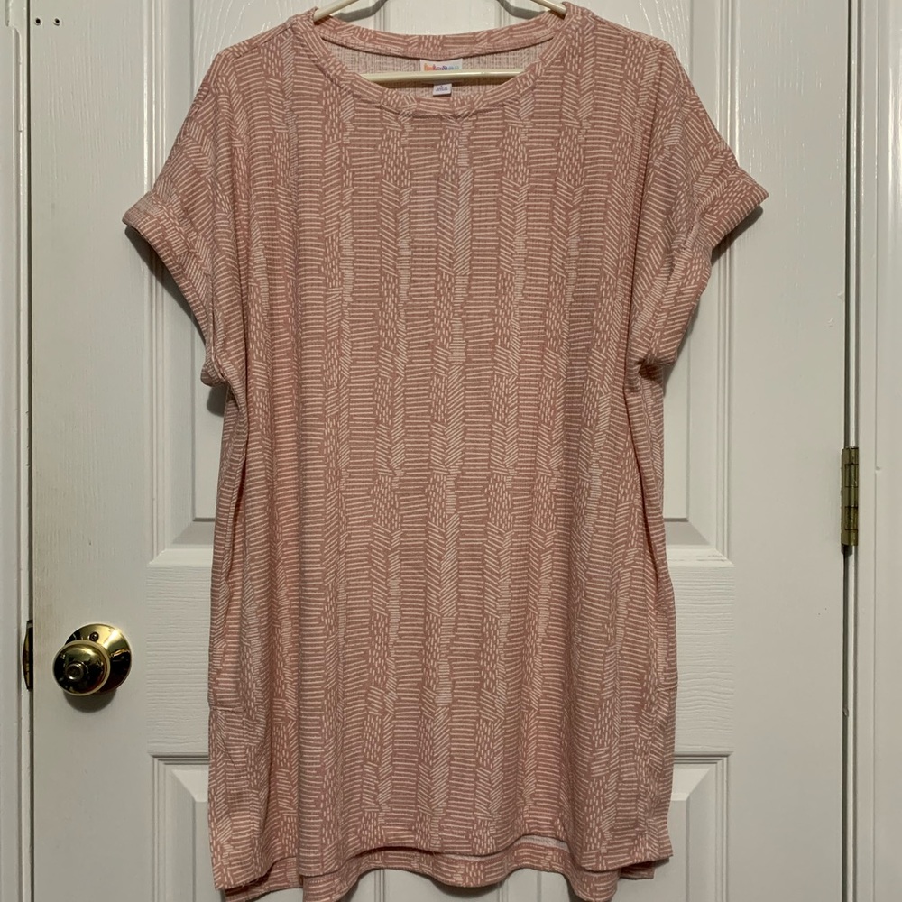 NWT: LuLaRoe “Leah” drop/shoulder cuff tunic.